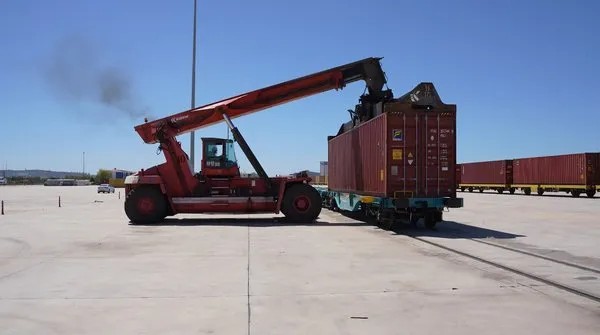 Bakan Uraloğlu duyurdu! 127 yeni nesil milli yük vagonu raylara indirildi